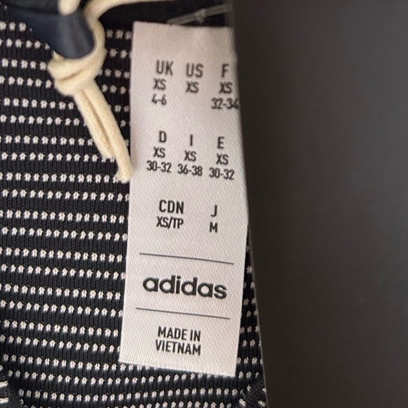 New Women’s Adidas Black with White Dot Print Golf Polo Shirt😎🏌️♀️⛳️ - Picture 9 of 12